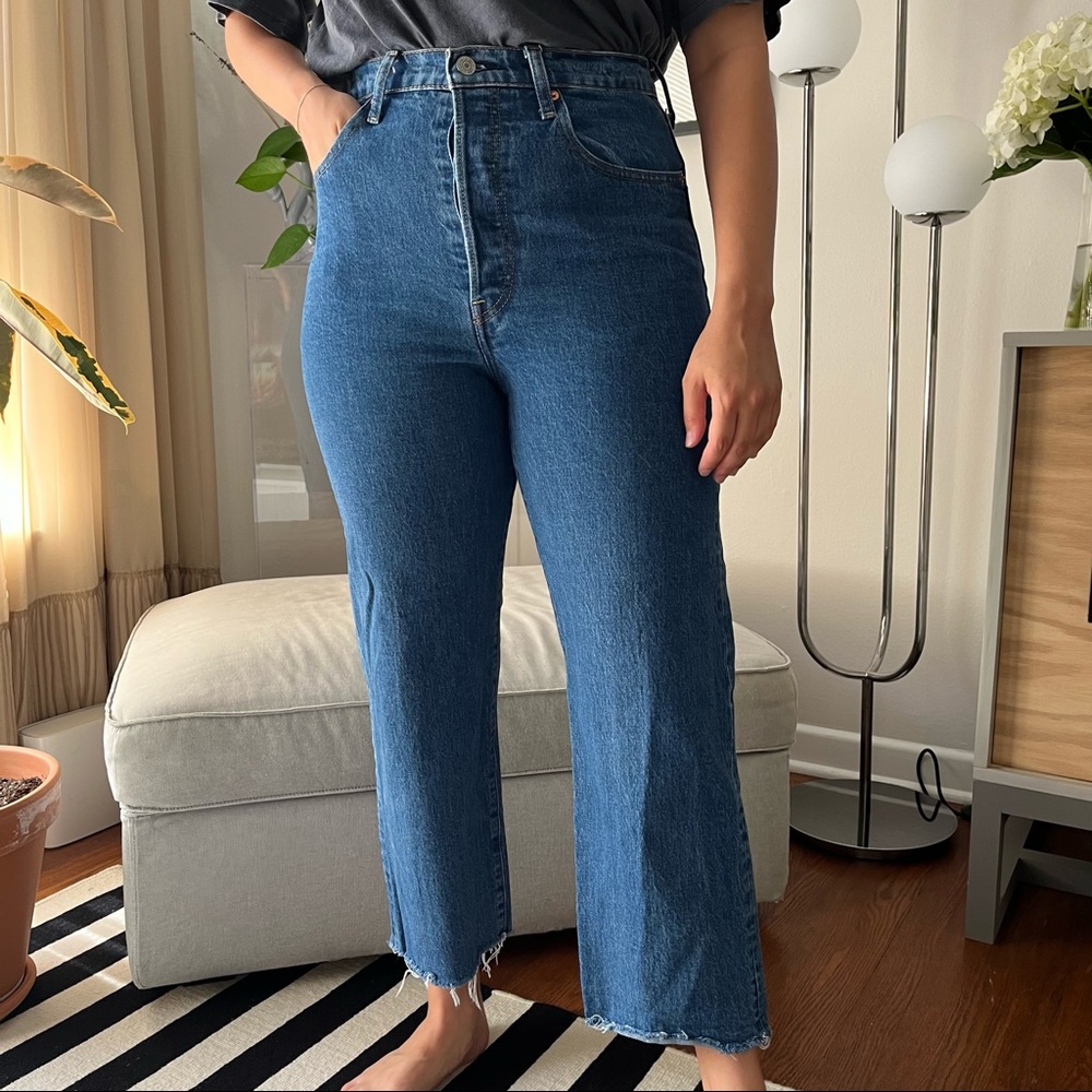 Levi’s Ribcage Straight Medium Wash Jeans
